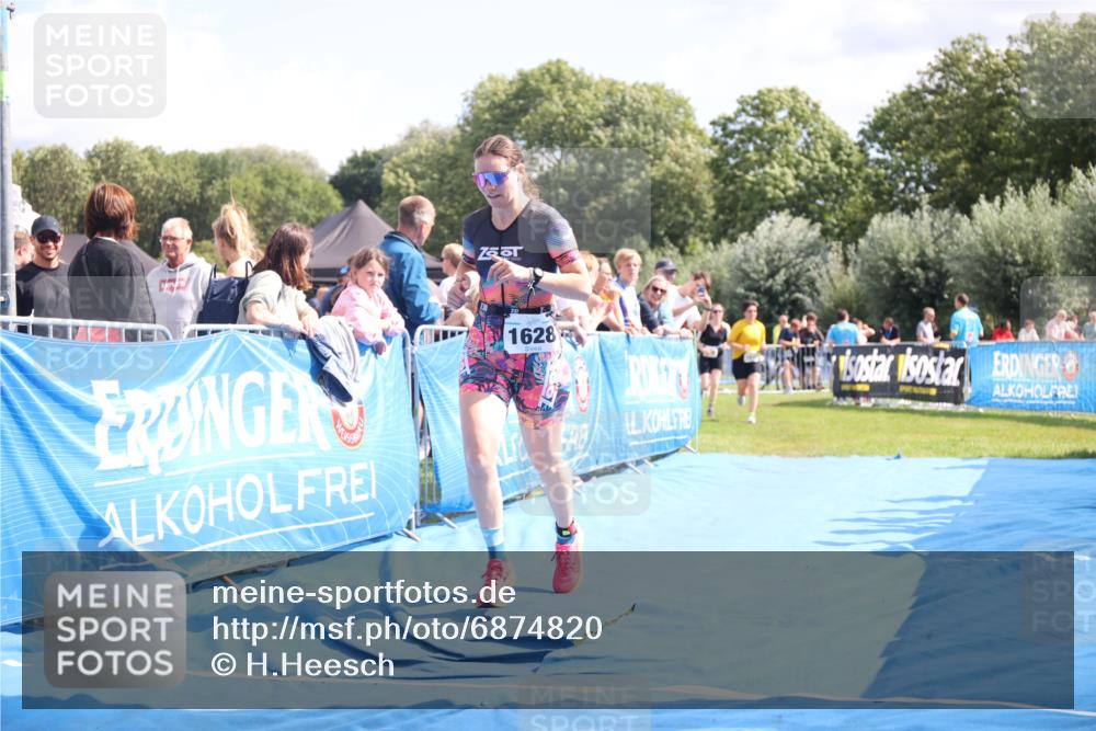 25.08.2024 - Elbe Triathlon Hamburg H.Heesch http://msf.ph/oto/6874820 25.08.2024 12:01:43 Ziel 508, 1510, 1563, 1628 meine-sportfotos.de
