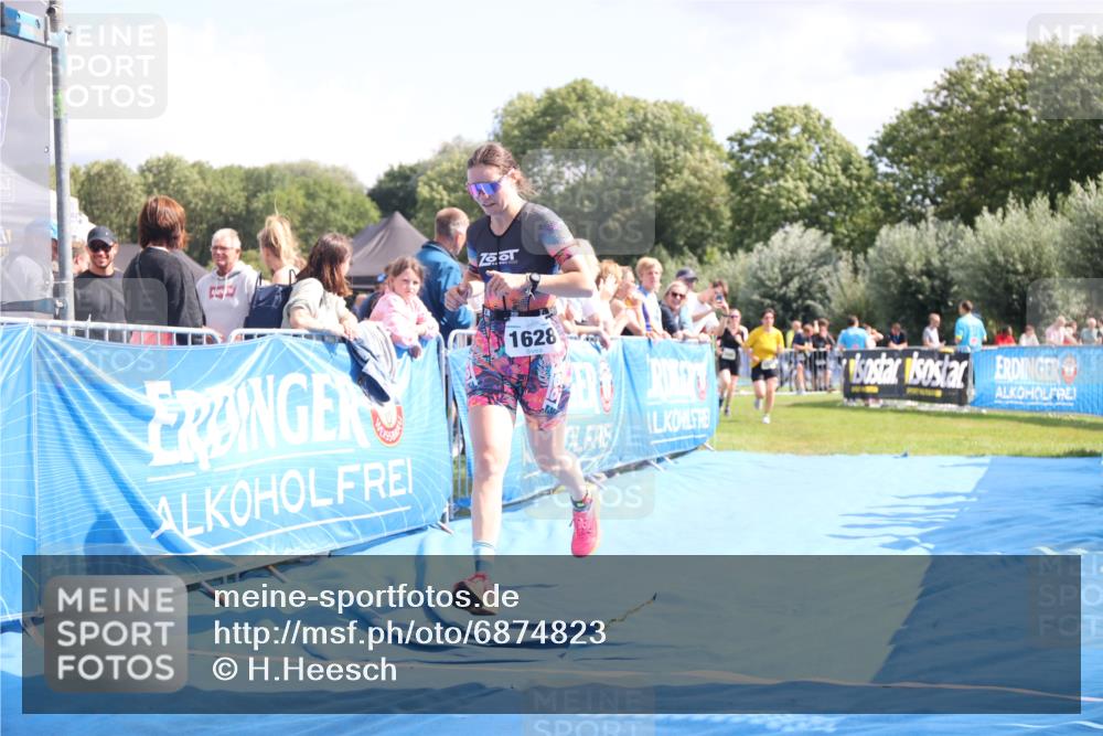 25.08.2024 - Elbe Triathlon Hamburg H.Heesch http://msf.ph/oto/6874823 25.08.2024 12:01:43 Ziel 508, 1510, 1563, 1628 meine-sportfotos.de