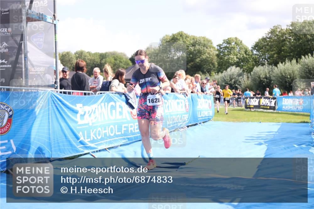 25.08.2024 - Elbe Triathlon Hamburg H.Heesch http://msf.ph/oto/6874833 25.08.2024 12:01:43 Ziel 508, 1510, 1563, 1628 meine-sportfotos.de