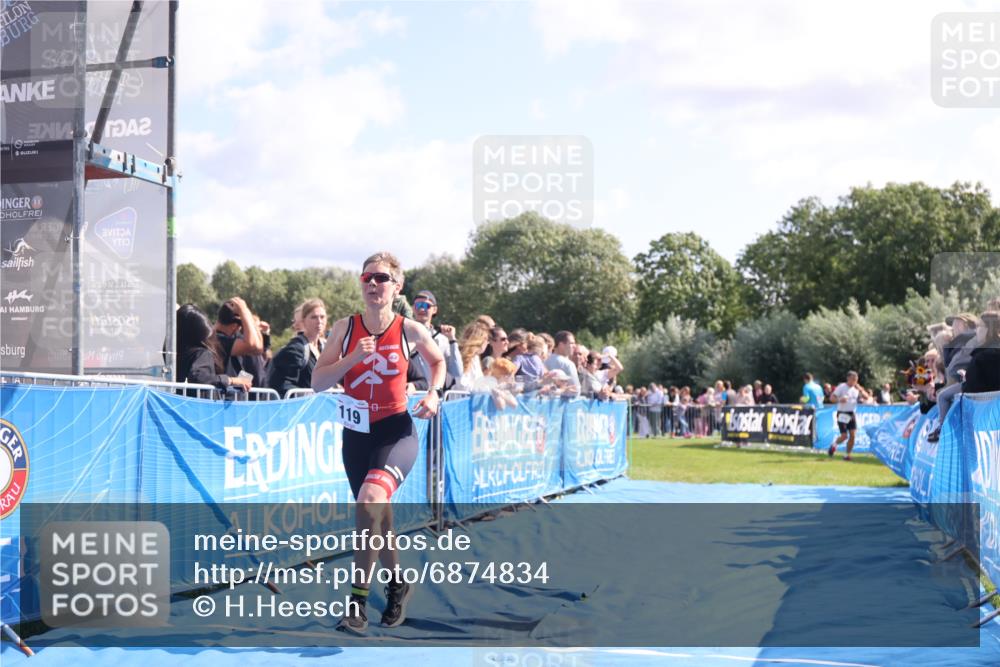 25.08.2024 - Elbe Triathlon Hamburg H.Heesch http://msf.ph/oto/6874834 25.08.2024 11:13:45 Ziel 119, 581, 583, 678 meine-sportfotos.de