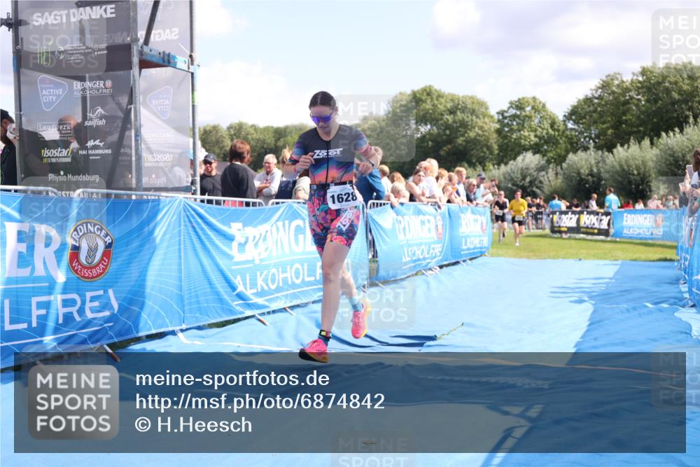 25.08.2024 - Elbe Triathlon Hamburg H.Heesch http://msf.ph/oto/6874842 25.08.2024 12:01:43 Ziel 508, 1510, 1563, 1628 meine-sportfotos.de