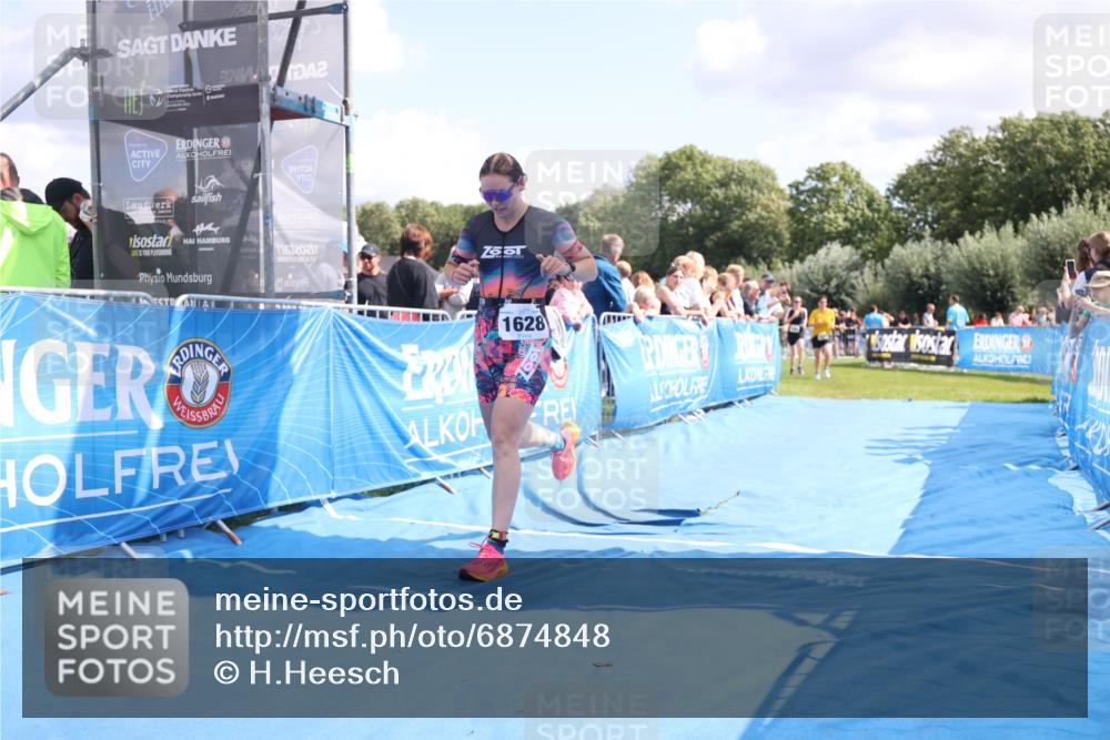 25.08.2024 - Elbe Triathlon Hamburg H.Heesch http://msf.ph/oto/6874848 25.08.2024 12:01:43 Ziel 508, 1510, 1563, 1628 meine-sportfotos.de