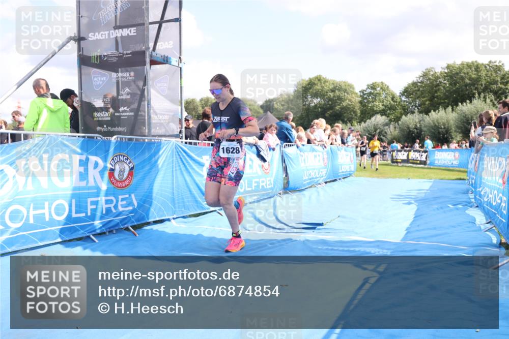25.08.2024 - Elbe Triathlon Hamburg H.Heesch http://msf.ph/oto/6874854 25.08.2024 12:01:43 Ziel 508, 1510, 1563, 1628 meine-sportfotos.de