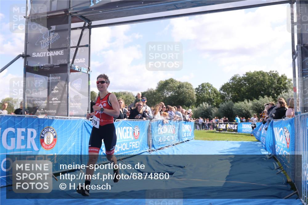 25.08.2024 - Elbe Triathlon Hamburg H.Heesch http://msf.ph/oto/6874860 25.08.2024 11:13:45 Ziel 119, 581, 583, 678 meine-sportfotos.de