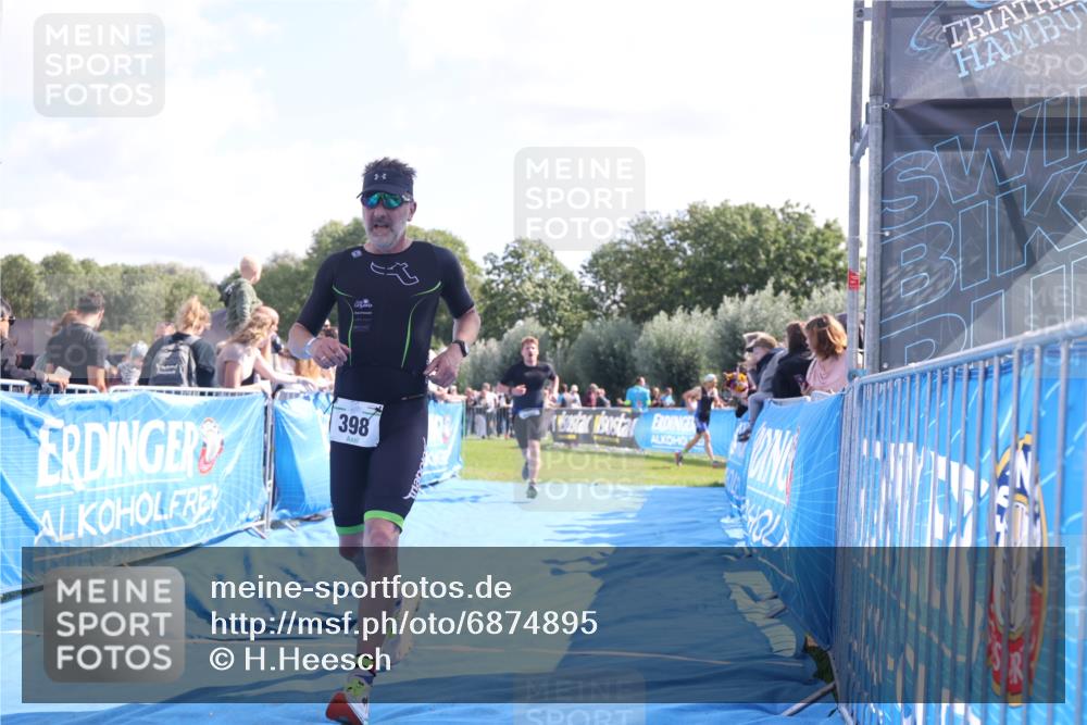 25.08.2024 - Elbe Triathlon Hamburg H.Heesch http://msf.ph/oto/6874895 25.08.2024 11:13:55 Ziel 398, 660 meine-sportfotos.de