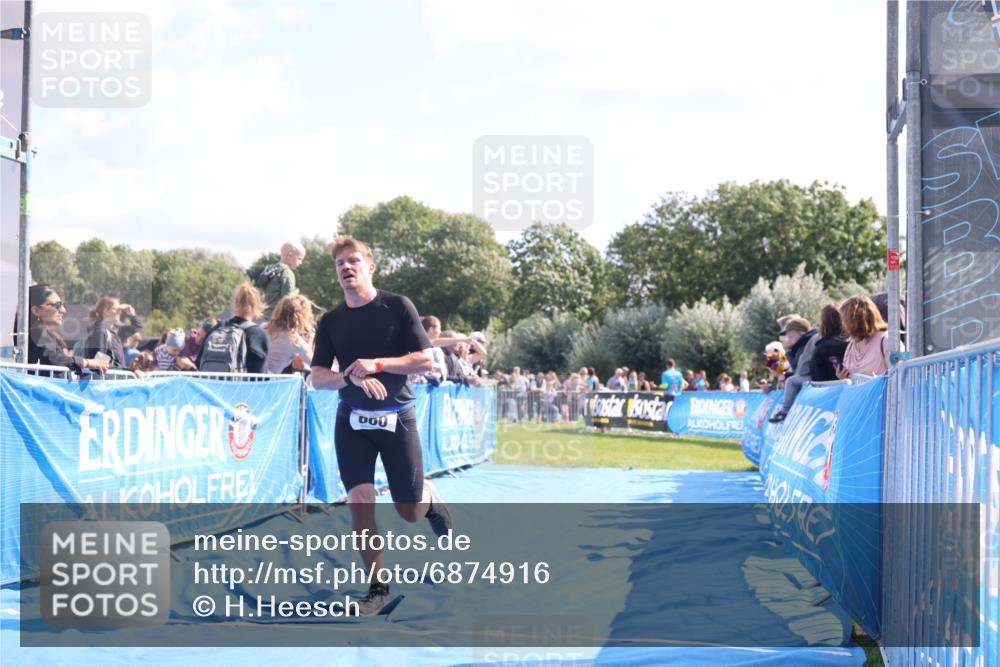 25.08.2024 - Elbe Triathlon Hamburg H.Heesch http://msf.ph/oto/6874916 25.08.2024 11:13:56 Ziel 398, 660 meine-sportfotos.de