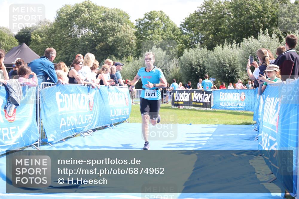 25.08.2024 - Elbe Triathlon Hamburg H.Heesch http://msf.ph/oto/6874962 25.08.2024 12:01:54 Ziel 508, 1510, 1571 meine-sportfotos.de