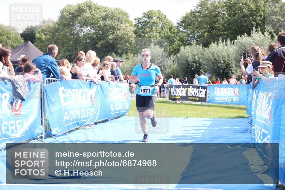 25.08.2024 - Elbe Triathlon Hamburg H.Heesch http://msf.ph/oto/6874968 25.08.2024 12:01:55 Ziel 508, 1510, 1571 meine-sportfotos.de
