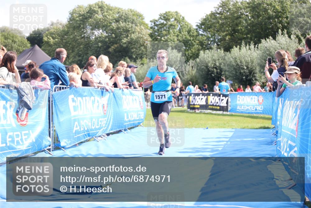 25.08.2024 - Elbe Triathlon Hamburg H.Heesch http://msf.ph/oto/6874971 25.08.2024 12:01:55 Ziel 508, 1510, 1571 meine-sportfotos.de