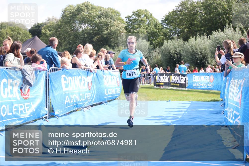 25.08.2024 - Elbe Triathlon Hamburg H.Heesch http://msf.ph/oto/6874981 25.08.2024 12:01:55 Ziel 508, 1510, 1571 meine-sportfotos.de