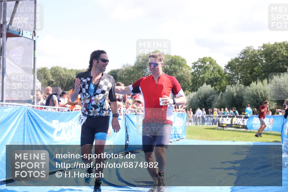 25.08.2024 - Elbe Triathlon Hamburg H.Heesch http://msf.ph/oto/6874982 25.08.2024 11:39:42 Ziel 507, 781, 1411 meine-sportfotos.de