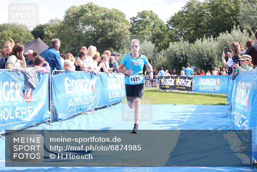 25.08.2024 - Elbe Triathlon Hamburg H.Heesch http://msf.ph/oto/6874985 25.08.2024 12:01:55 Ziel 508, 1510, 1571 meine-sportfotos.de