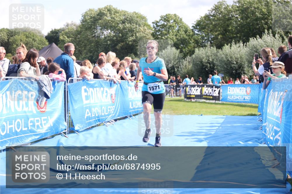 25.08.2024 - Elbe Triathlon Hamburg H.Heesch http://msf.ph/oto/6874995 25.08.2024 12:01:55 Ziel 508, 1510, 1571 meine-sportfotos.de