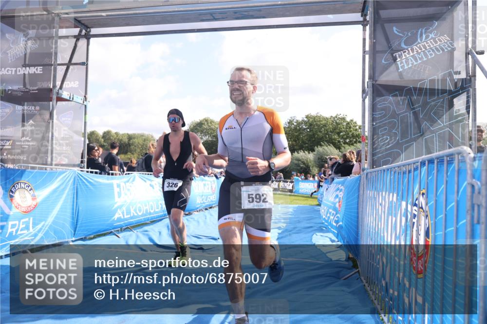 25.08.2024 - Elbe Triathlon Hamburg H.Heesch http://msf.ph/oto/6875007 25.08.2024 11:14:07 Ziel 326, 592 meine-sportfotos.de