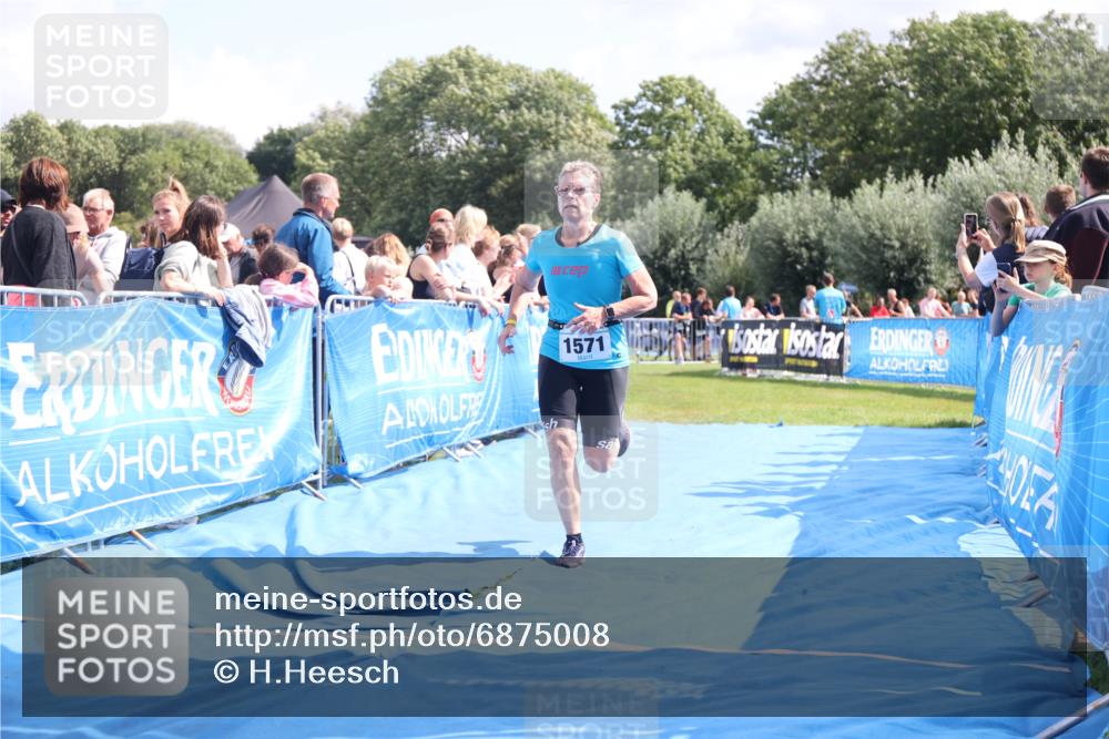 25.08.2024 - Elbe Triathlon Hamburg H.Heesch http://msf.ph/oto/6875008 25.08.2024 12:01:55 Ziel 508, 1510, 1571 meine-sportfotos.de