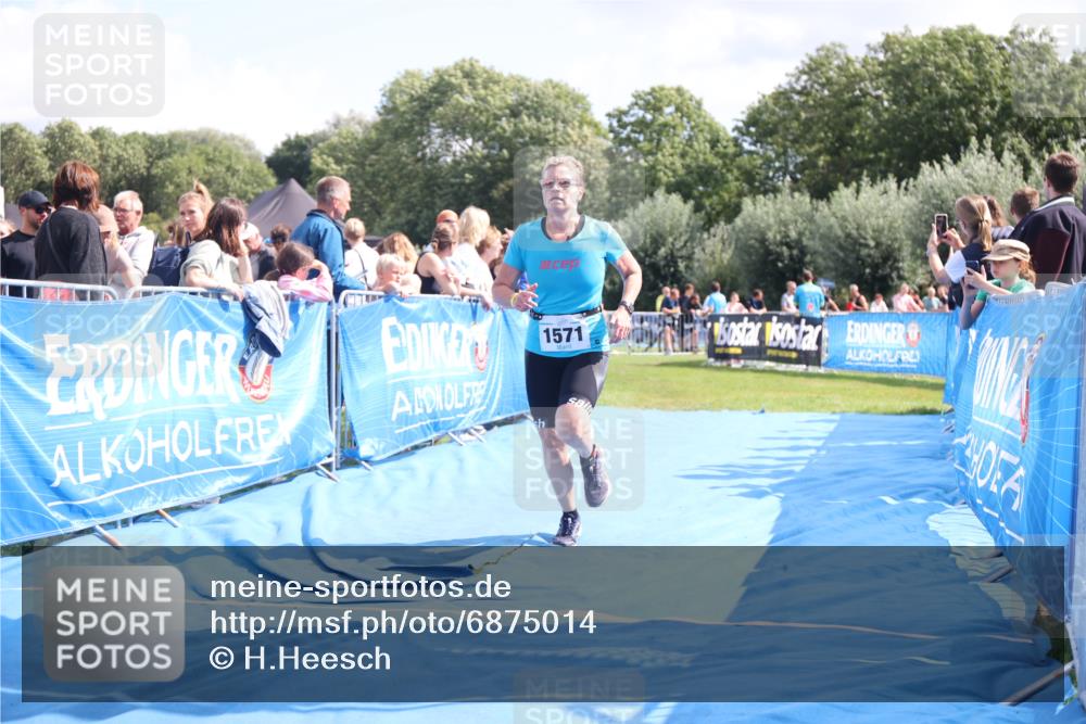 25.08.2024 - Elbe Triathlon Hamburg H.Heesch http://msf.ph/oto/6875014 25.08.2024 12:01:55 Ziel 508, 1510, 1571 meine-sportfotos.de