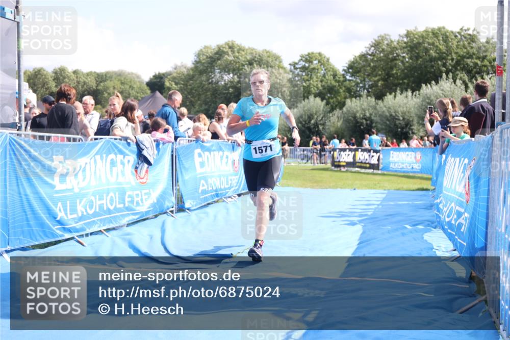 25.08.2024 - Elbe Triathlon Hamburg H.Heesch http://msf.ph/oto/6875024 25.08.2024 12:01:55 Ziel 508, 1510, 1571 meine-sportfotos.de