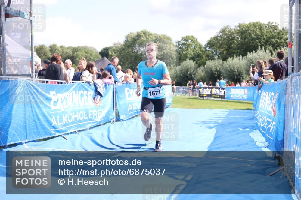 25.08.2024 - Elbe Triathlon Hamburg H.Heesch http://msf.ph/oto/6875037 25.08.2024 12:01:56 Ziel 508, 1510, 1571 meine-sportfotos.de