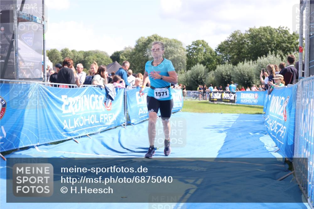 25.08.2024 - Elbe Triathlon Hamburg H.Heesch http://msf.ph/oto/6875040 25.08.2024 12:01:56 Ziel 508, 1510, 1571 meine-sportfotos.de