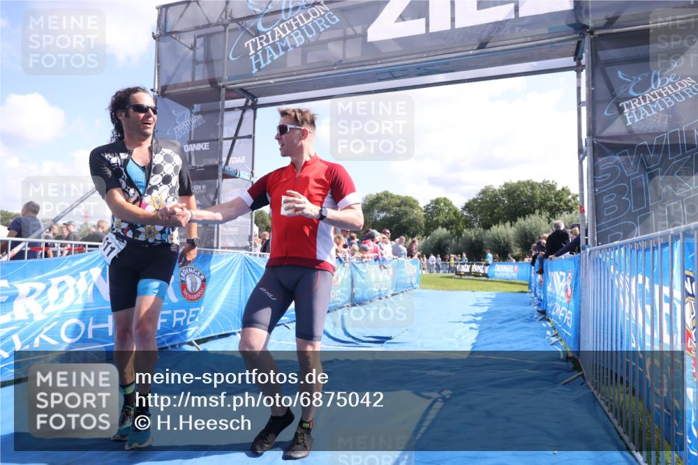 25.08.2024 - Elbe Triathlon Hamburg H.Heesch http://msf.ph/oto/6875042 25.08.2024 11:39:44 Ziel 507, 781, 1411 meine-sportfotos.de