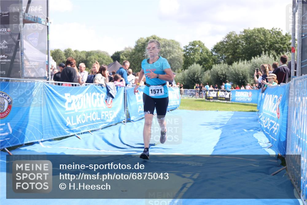 25.08.2024 - Elbe Triathlon Hamburg H.Heesch http://msf.ph/oto/6875043 25.08.2024 12:01:56 Ziel 508, 1510, 1571 meine-sportfotos.de