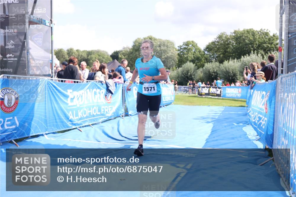 25.08.2024 - Elbe Triathlon Hamburg H.Heesch http://msf.ph/oto/6875047 25.08.2024 12:01:56 Ziel 508, 1510, 1571 meine-sportfotos.de