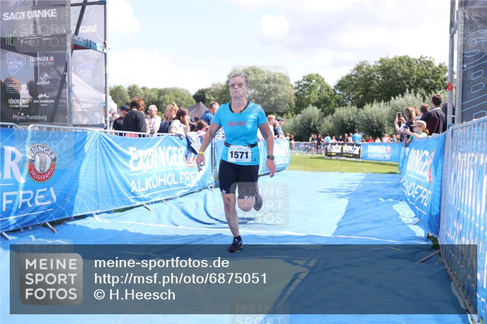 25.08.2024 - Elbe Triathlon Hamburg H.Heesch http://msf.ph/oto/6875051 25.08.2024 12:01:56 Ziel 508, 1510, 1571 meine-sportfotos.de