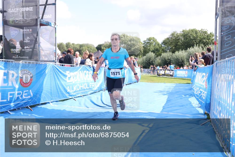 25.08.2024 - Elbe Triathlon Hamburg H.Heesch http://msf.ph/oto/6875054 25.08.2024 12:01:56 Ziel 508, 1510, 1571 meine-sportfotos.de
