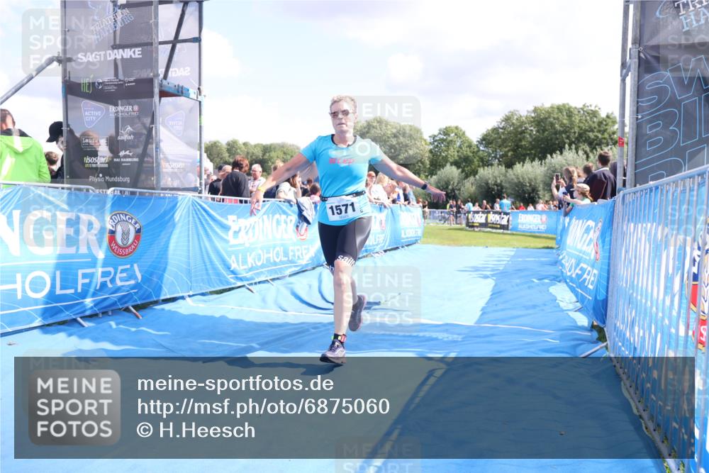 25.08.2024 - Elbe Triathlon Hamburg H.Heesch http://msf.ph/oto/6875060 25.08.2024 12:01:56 Ziel 508, 1510, 1571 meine-sportfotos.de