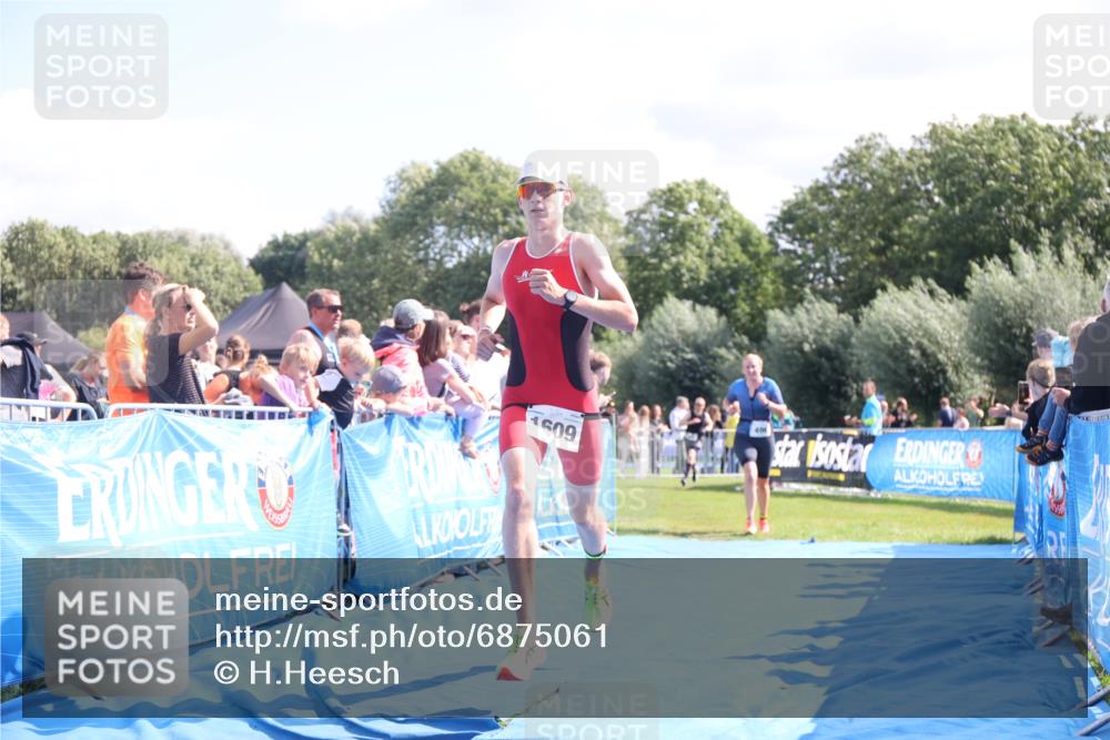 25.08.2024 - Elbe Triathlon Hamburg H.Heesch http://msf.ph/oto/6875061 25.08.2024 11:39:54 Ziel 496, 642, 1609 meine-sportfotos.de