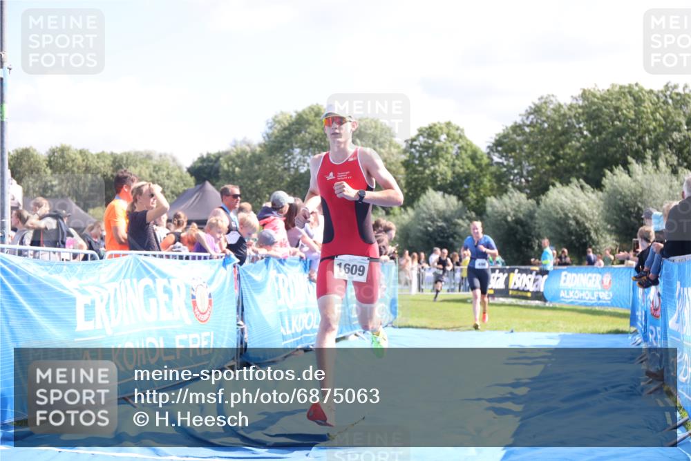 25.08.2024 - Elbe Triathlon Hamburg H.Heesch http://msf.ph/oto/6875063 25.08.2024 11:39:54 Ziel 496, 642, 1609 meine-sportfotos.de
