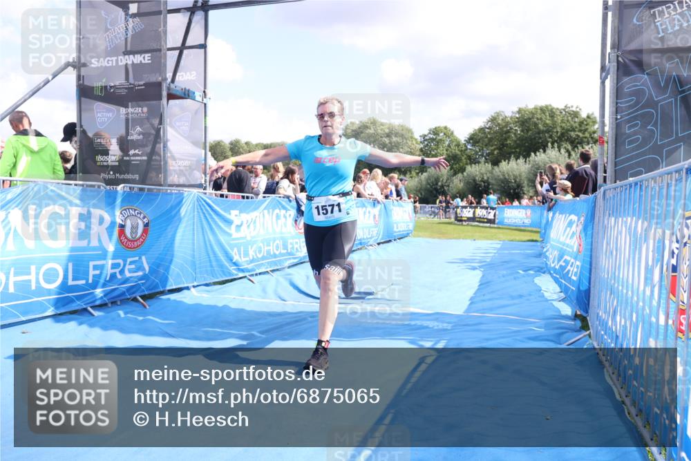 25.08.2024 - Elbe Triathlon Hamburg H.Heesch http://msf.ph/oto/6875065 25.08.2024 12:01:56 Ziel 508, 1510, 1571 meine-sportfotos.de