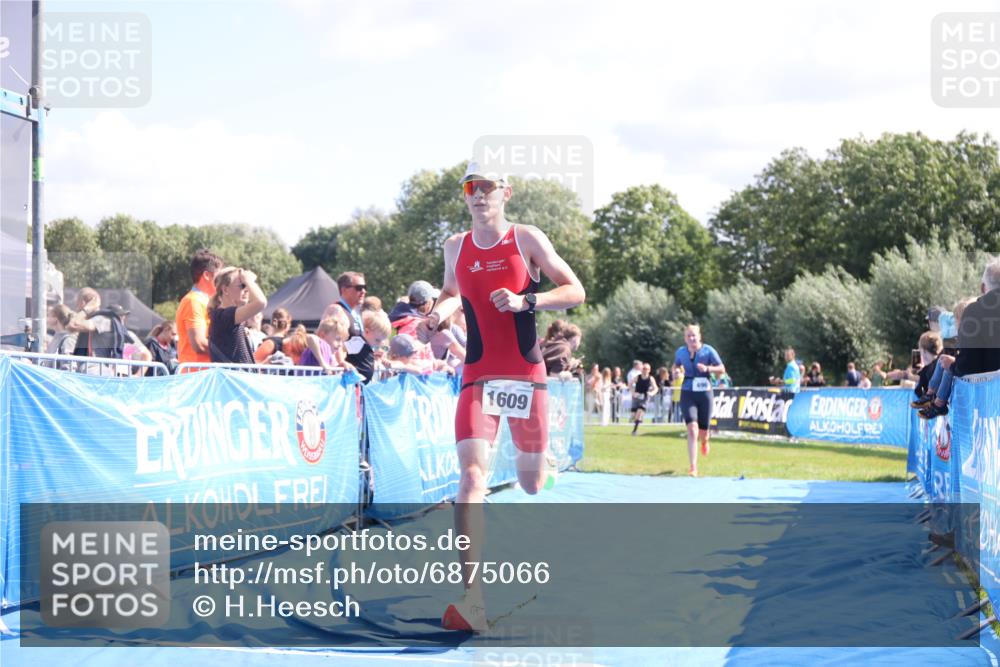 25.08.2024 - Elbe Triathlon Hamburg H.Heesch http://msf.ph/oto/6875066 25.08.2024 11:39:55 Ziel 496, 642, 1609 meine-sportfotos.de