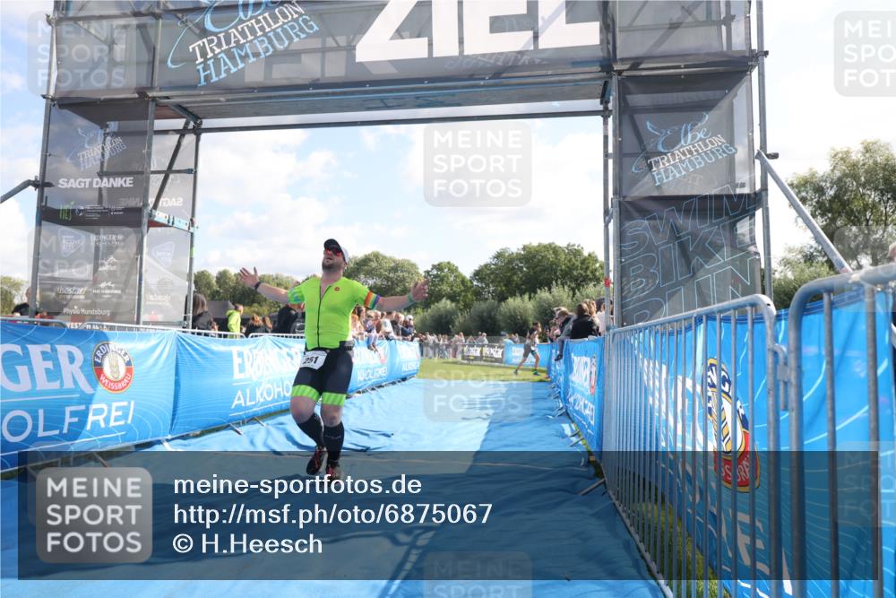 25.08.2024 - Elbe Triathlon Hamburg H.Heesch http://msf.ph/oto/6875067 25.08.2024 11:14:22 Ziel 251 meine-sportfotos.de