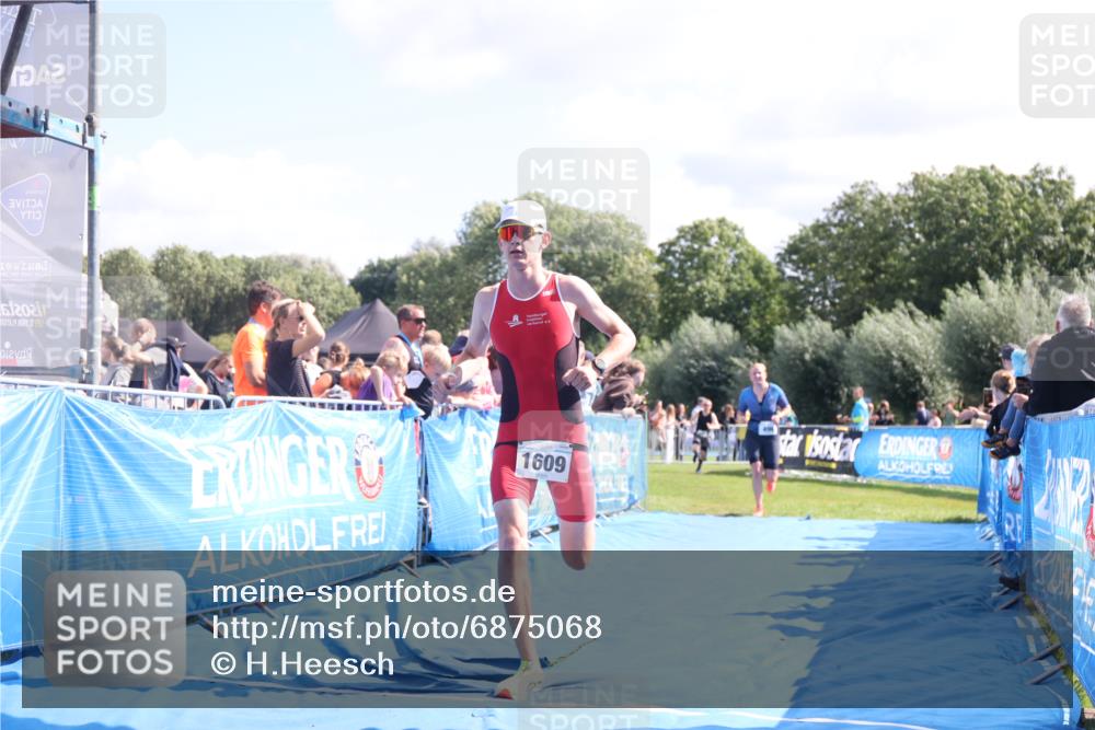 25.08.2024 - Elbe Triathlon Hamburg H.Heesch http://msf.ph/oto/6875068 25.08.2024 11:39:55 Ziel 496, 642, 1609 meine-sportfotos.de