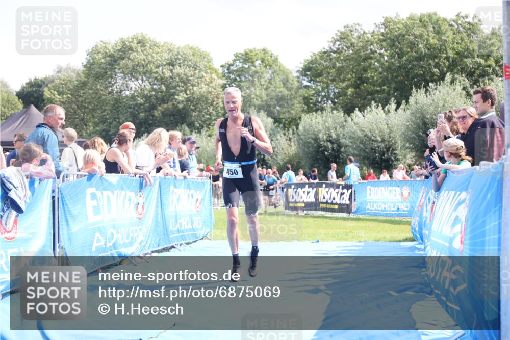 25.08.2024 - Elbe Triathlon Hamburg H.Heesch http://msf.ph/oto/6875069 25.08.2024 12:02:03 Ziel 450, 1571 meine-sportfotos.de