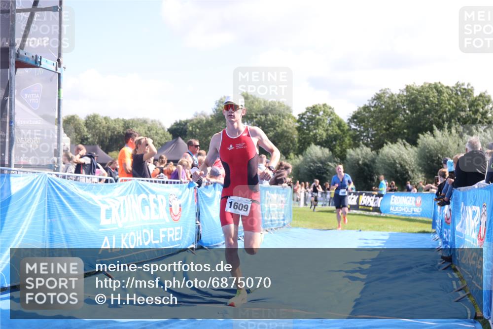 25.08.2024 - Elbe Triathlon Hamburg H.Heesch http://msf.ph/oto/6875070 25.08.2024 11:39:55 Ziel 496, 642, 1609 meine-sportfotos.de