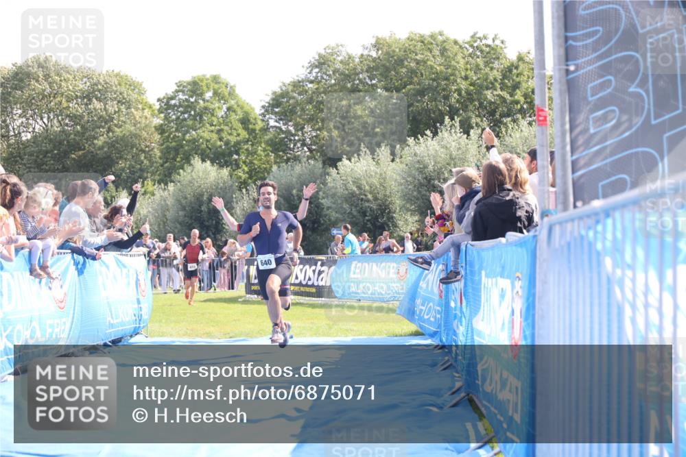 25.08.2024 - Elbe Triathlon Hamburg H.Heesch http://msf.ph/oto/6875071 25.08.2024 11:14:34 Ziel 234, 410, 640, 655 meine-sportfotos.de
