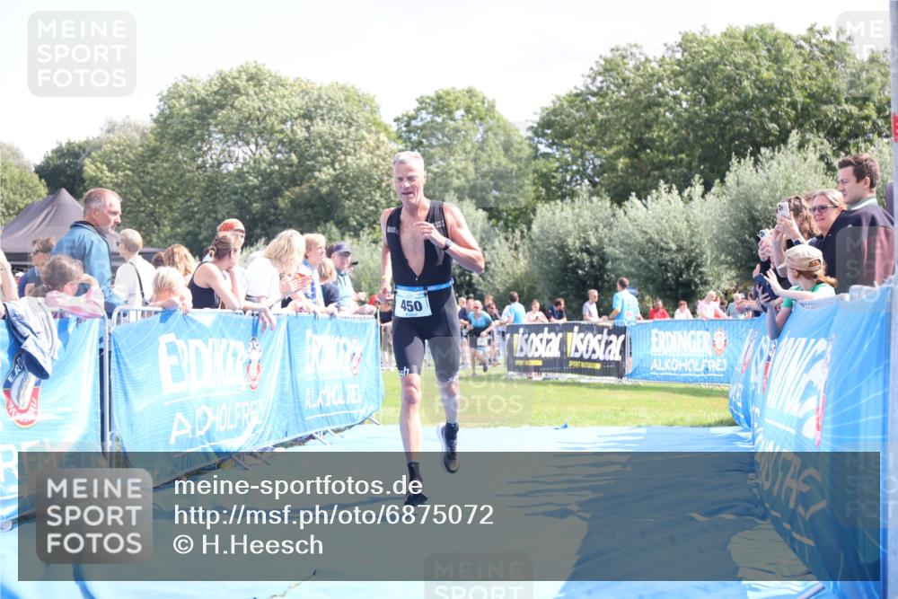 25.08.2024 - Elbe Triathlon Hamburg H.Heesch http://msf.ph/oto/6875072 25.08.2024 12:02:03 Ziel 450, 1571 meine-sportfotos.de