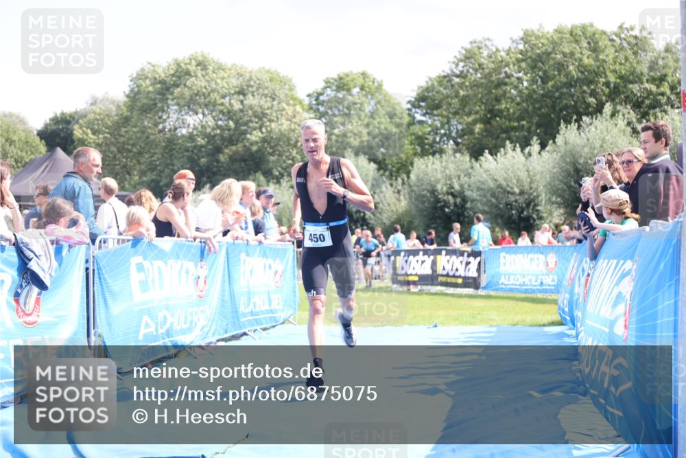 25.08.2024 - Elbe Triathlon Hamburg H.Heesch http://msf.ph/oto/6875075 25.08.2024 12:02:04 Ziel 450 meine-sportfotos.de