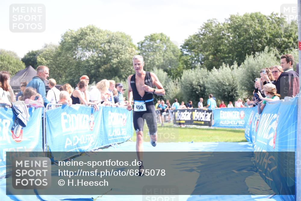 25.08.2024 - Elbe Triathlon Hamburg H.Heesch http://msf.ph/oto/6875078 25.08.2024 12:02:04 Ziel 450 meine-sportfotos.de