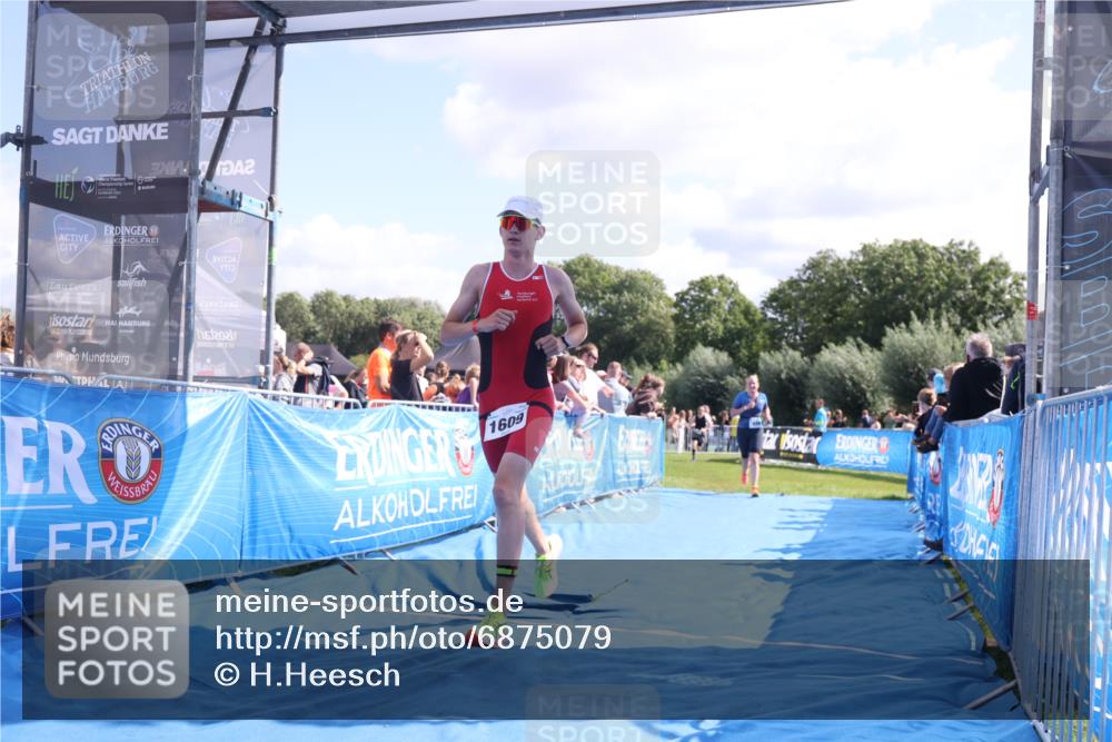 25.08.2024 - Elbe Triathlon Hamburg H.Heesch http://msf.ph/oto/6875079 25.08.2024 11:39:55 Ziel 496, 642, 1609 meine-sportfotos.de