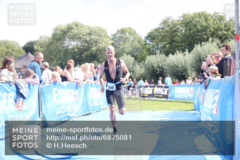 25.08.2024 - Elbe Triathlon Hamburg H.Heesch http://msf.ph/oto/6875081 25.08.2024 12:02:04 Ziel 450 meine-sportfotos.de