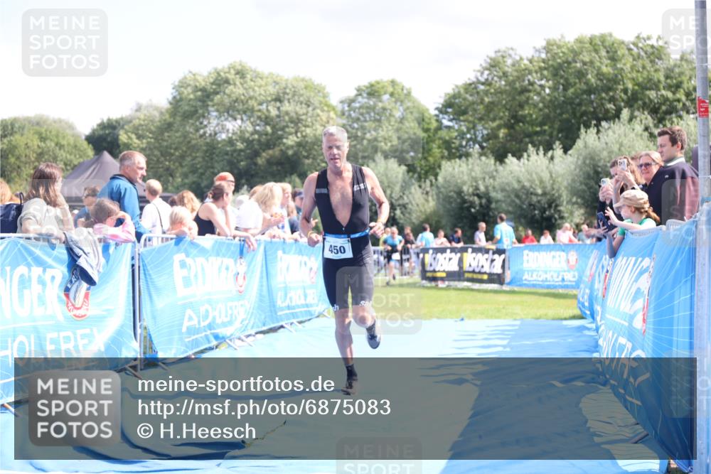 25.08.2024 - Elbe Triathlon Hamburg H.Heesch http://msf.ph/oto/6875083 25.08.2024 12:02:04 Ziel 450 meine-sportfotos.de