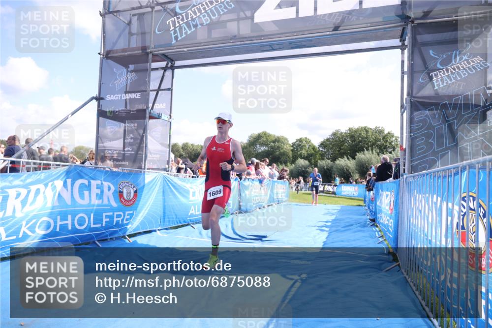 25.08.2024 - Elbe Triathlon Hamburg H.Heesch http://msf.ph/oto/6875088 25.08.2024 11:39:55 Ziel 496, 642, 1609 meine-sportfotos.de