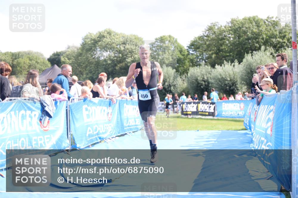 25.08.2024 - Elbe Triathlon Hamburg H.Heesch http://msf.ph/oto/6875090 25.08.2024 12:02:04 Ziel 450 meine-sportfotos.de