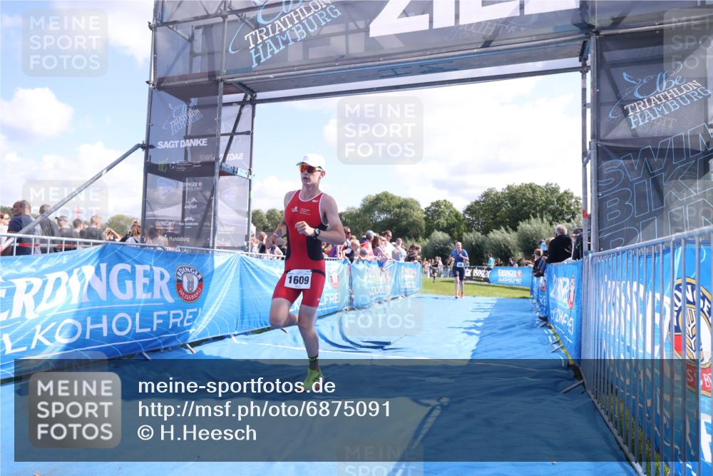 25.08.2024 - Elbe Triathlon Hamburg H.Heesch http://msf.ph/oto/6875091 25.08.2024 11:39:55 Ziel 496, 642, 1609 meine-sportfotos.de
