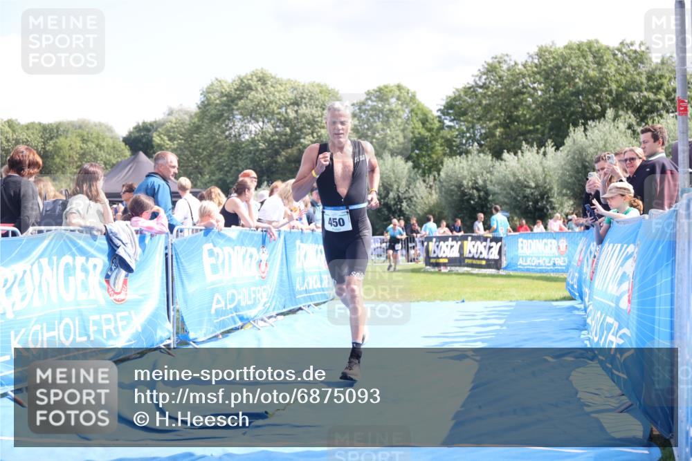 25.08.2024 - Elbe Triathlon Hamburg H.Heesch http://msf.ph/oto/6875093 25.08.2024 12:02:04 Ziel 450 meine-sportfotos.de