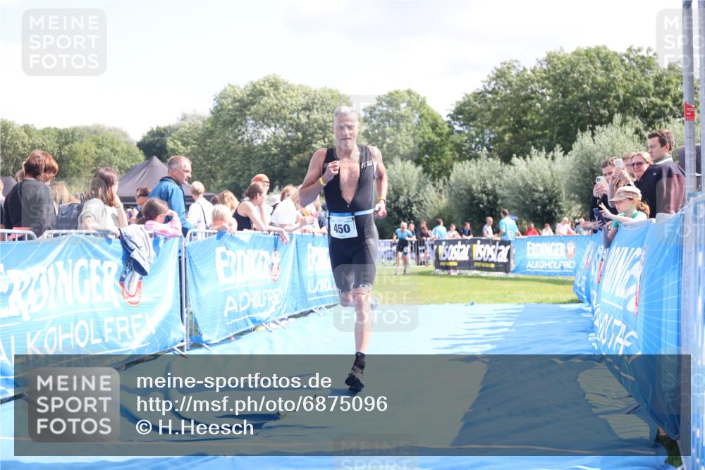 25.08.2024 - Elbe Triathlon Hamburg H.Heesch http://msf.ph/oto/6875096 25.08.2024 12:02:04 Ziel 450 meine-sportfotos.de