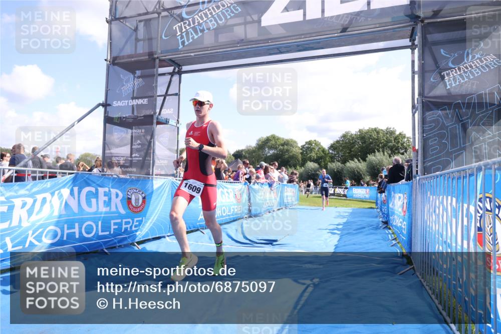 25.08.2024 - Elbe Triathlon Hamburg H.Heesch http://msf.ph/oto/6875097 25.08.2024 11:39:55 Ziel 496, 642, 1609 meine-sportfotos.de